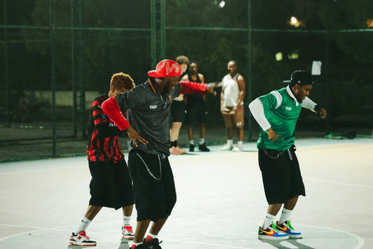 How To Style Graphic Motifs For Game Day Vibes